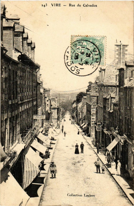 Carte postale ancienne Vire - Rue du Calvados