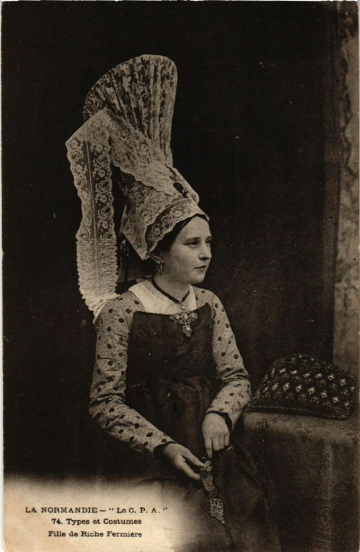 Carte postale ancienne La Normandie - Types et Costumes