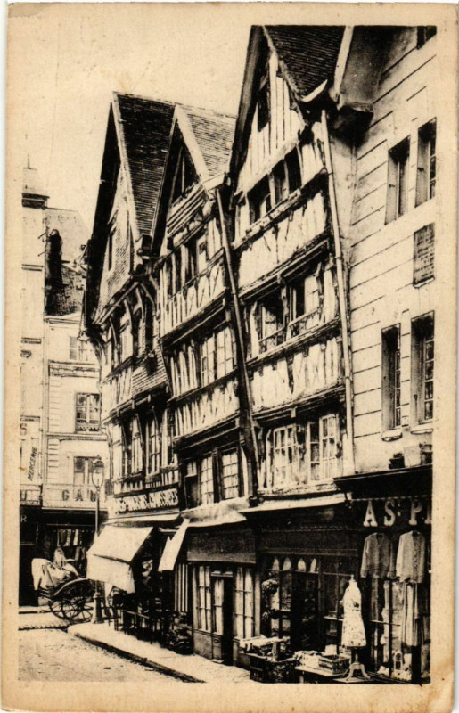 Carte postale ancienne Lisieux - Place Victor-Hugo à Lisieux