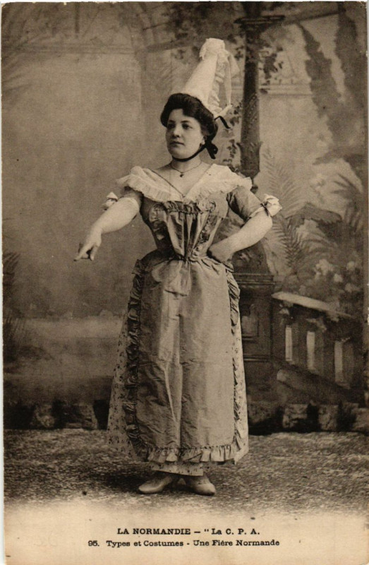 Carte postale ancienne La Normandie - Types et Costumes