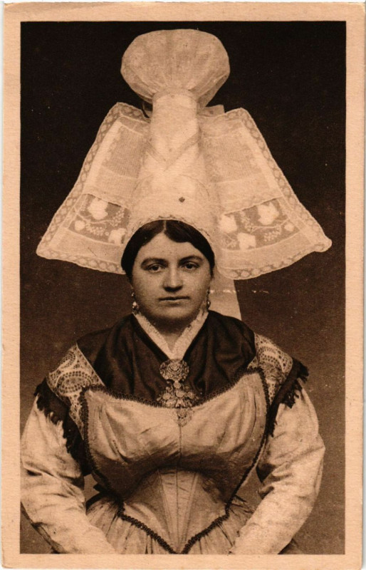 Carte postale ancienne La Normandie - Coiffe d'Ite