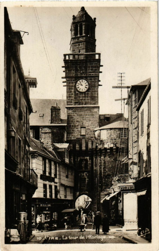 Carte postale ancienne Vire - La Tour de l'Horloge