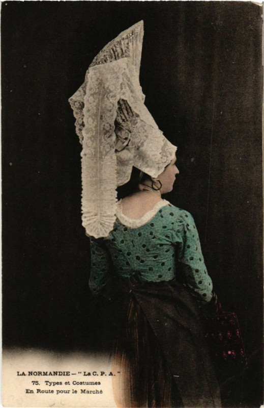 Carte postale ancienne La Normandie - Types et Costumes