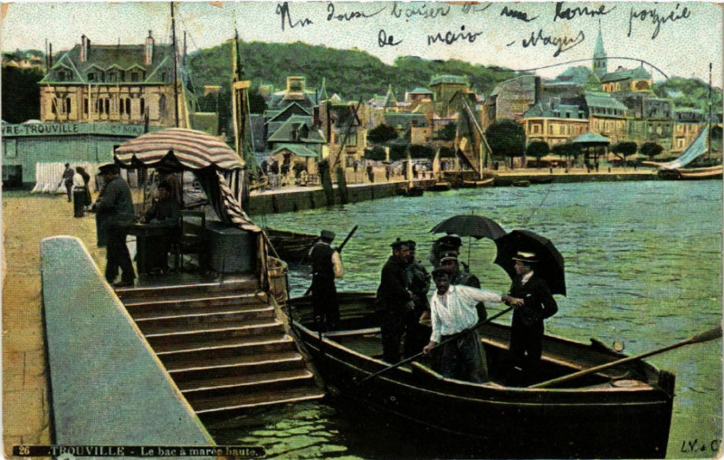 Carte postale ancienne Trouville - Le Bac a maree haute