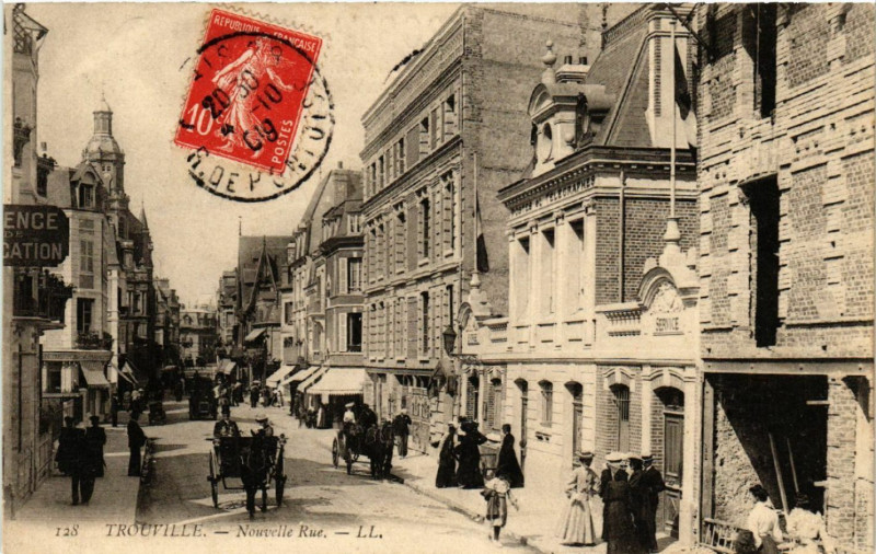 Carte postale ancienne Trouville - Nouvelle Rue