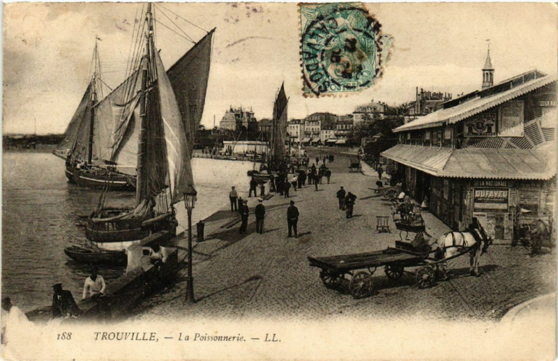 Carte postale ancienne Trouville - La Poissonnerie