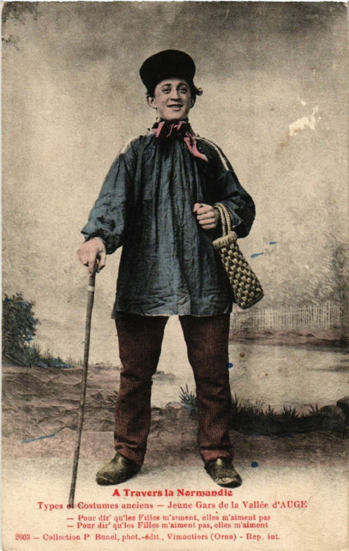Carte postale ancienne A travers la Normandie - Types et Costumes