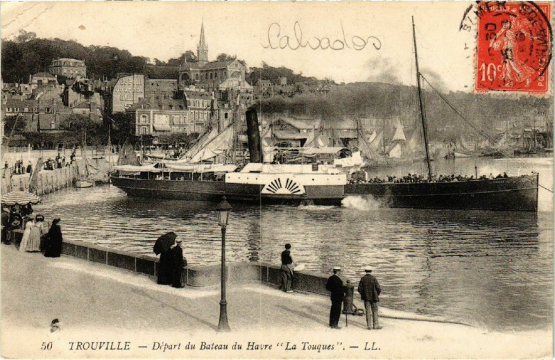 Carte postale ancienne Trouville - Depart du Bateau