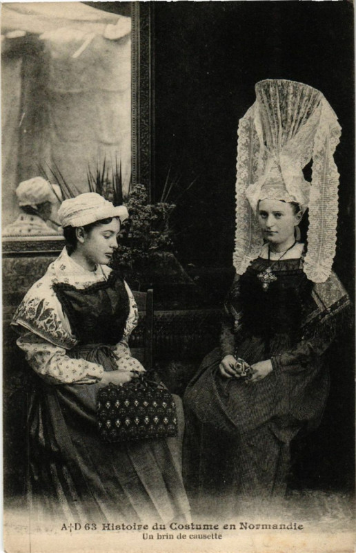 Carte postale ancienne Histoire du Costume En Normandie