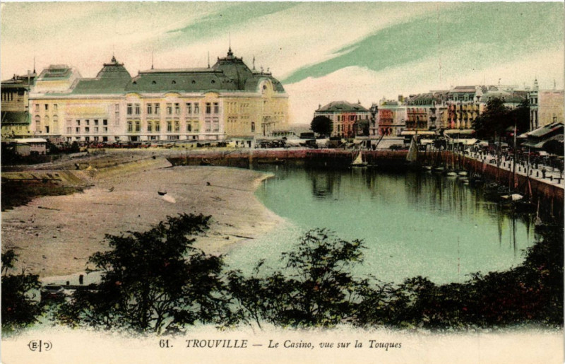 Carte postale ancienne Trouville - Le Casino vue sur la Touques à Touques