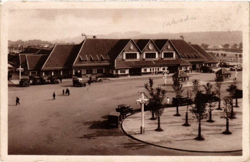 Carte postale ancienne Trouville - La Gare de Trouville-Deauville à Deauville