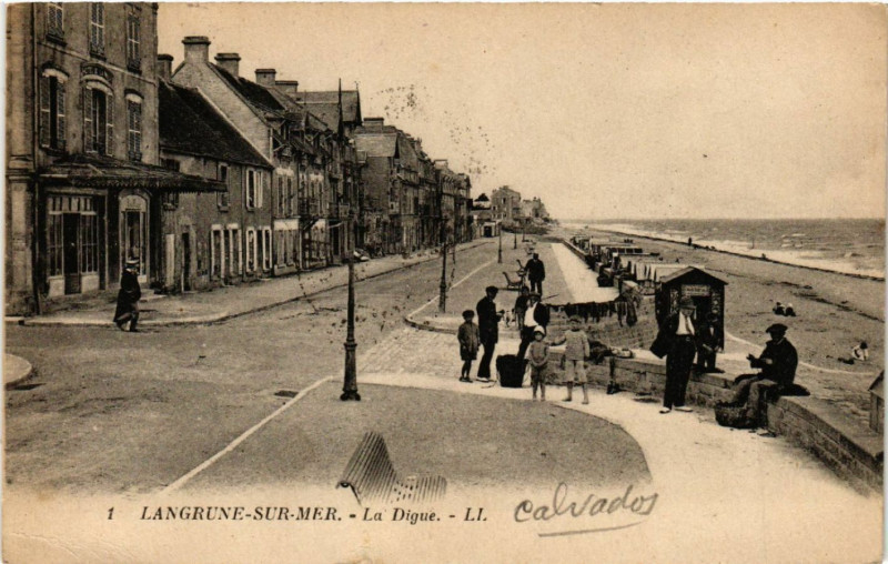 Carte postale ancienne Langrune-sur-Mer - La Digue à Langrune-sur-Mer