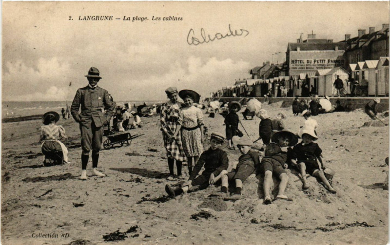 Carte postale ancienne Langrune - La Plage - Les cabines