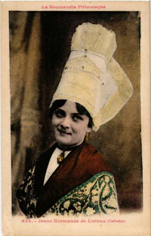 Carte postale ancienne Jeune Normande de Lisieux à Lisieux