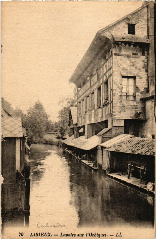 Carte postale ancienne Lisieux - Lavoirs sur l'Orbiquet à Lisieux