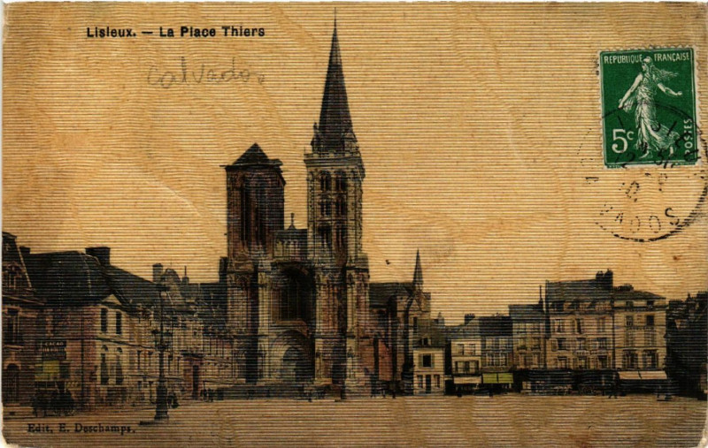 Carte postale ancienne Lisieux - La Place Thiers à Lisieux