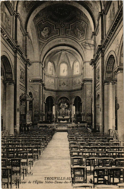 Carte postale ancienne Trouville-sur-Mer - Interieur de l'Eglise à Trouville-sur-Mer