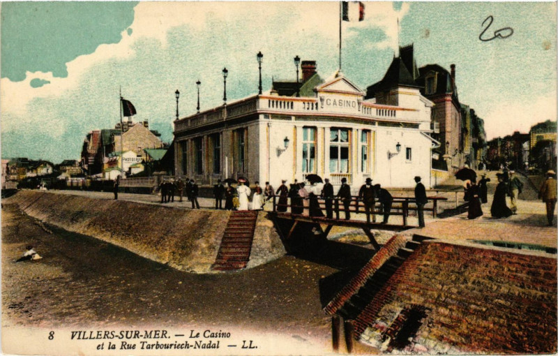 Carte postale ancienne Villers-sur-Mer Le Casino et la Rue Tarbouriech-Nadal à Villers-sur-Mer