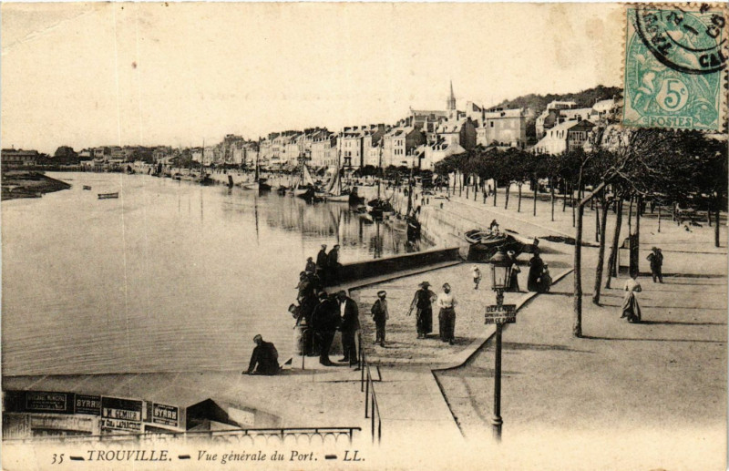 Carte postale ancienne Trouville-Vue générale du Port
