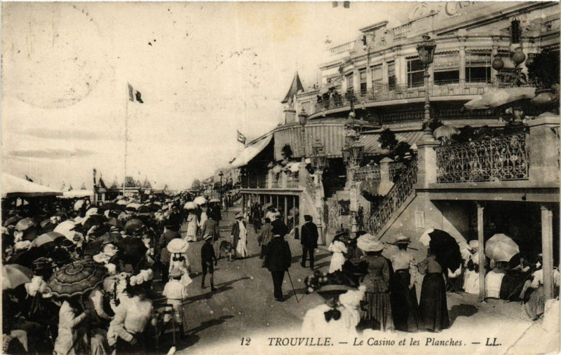 Carte postale ancienne Trouville-Le Casino et les Planches