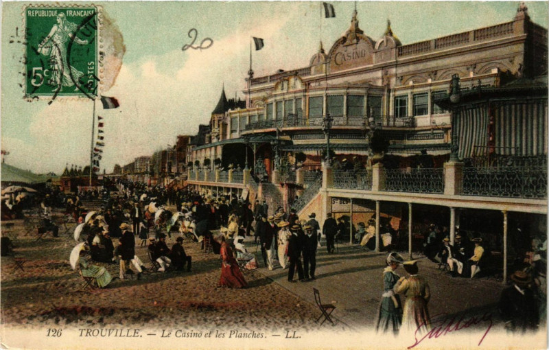 Carte postale ancienne Trouville-Le Casino et les Planches