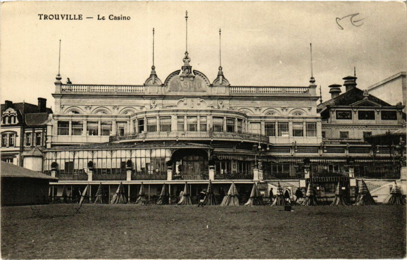 Carte postale ancienne Trouville-Le Casino