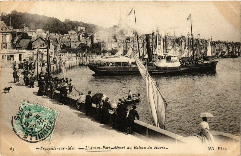Carte postale ancienne Trouville-sur-Mer L'Avant-Port départ du Bateau du Havre à Trouville-sur-Mer