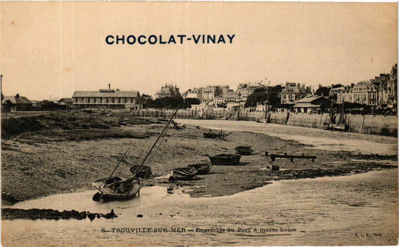 Carte postale ancienne Trouville-sur-Mer Ensemble du Port a marée basse à Trouville-sur-Mer