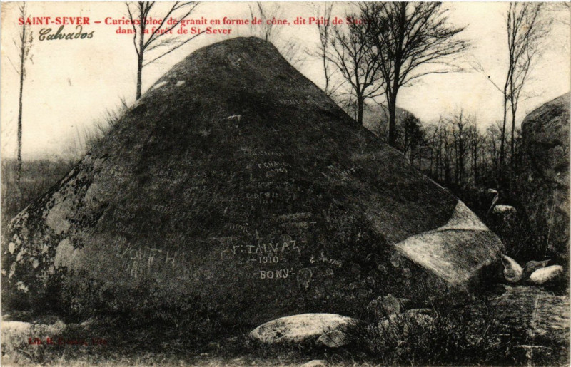 Carte postale ancienne Saint-Sever Curieux bloc de granit en forme de cone dit Pain