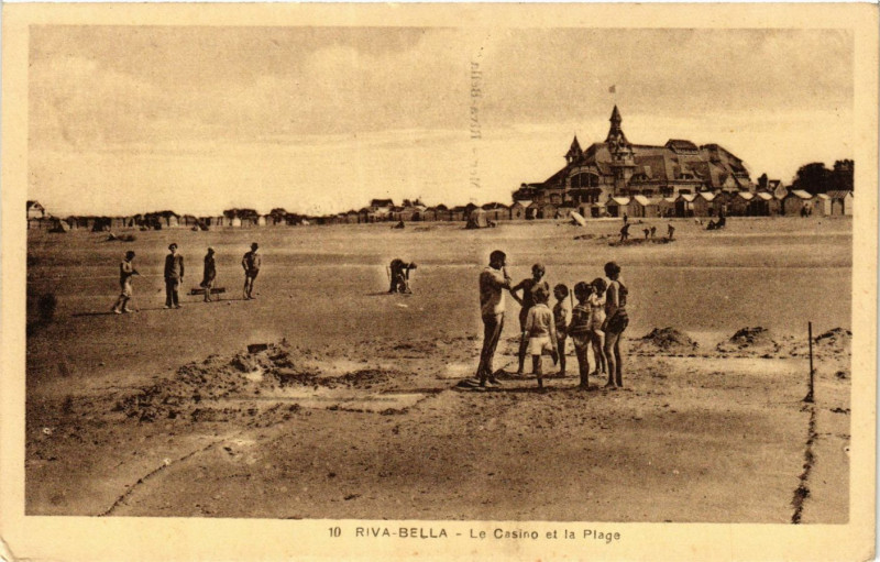 Carte postale ancienne Riva-Bella Le Casino et la Plage