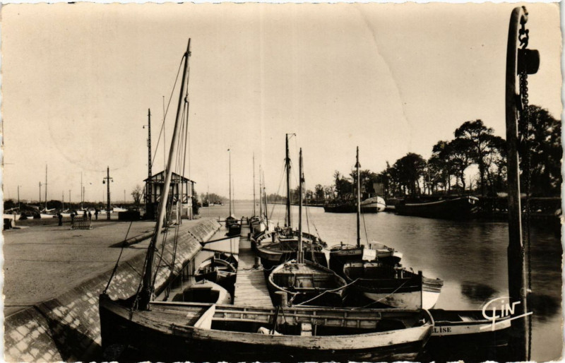 Carte postale ancienne Riva-Bella Calvados-Le Bassin des Yachts