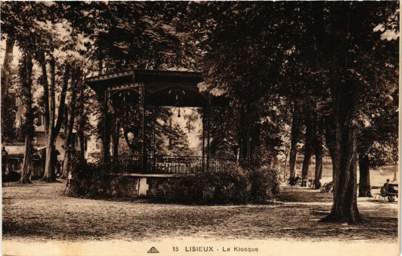 Carte postale ancienne Lisieux - Le Kiosque à Lisieux