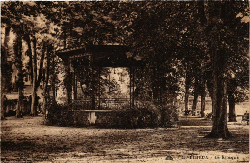 Carte postale ancienne Lisieux - Le Kiosque à Lisieux