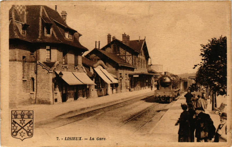 Carte postale ancienne Lisieux - La Gare à Lisieux