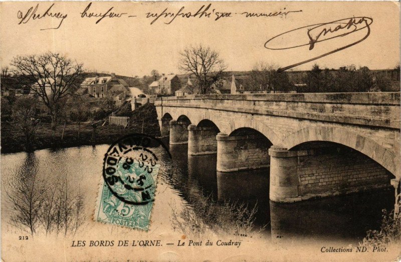 Carte postale ancienne Les Bords de L'Orne Le Pont du Coudray