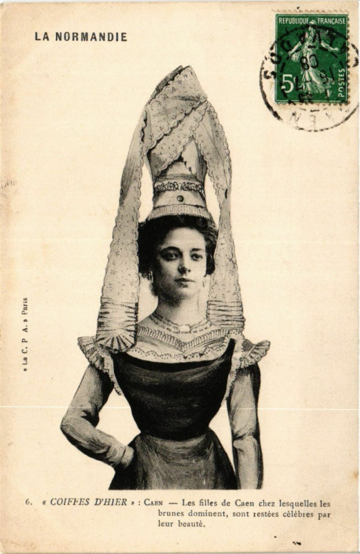 Carte postale ancienne La Normandie-Coiffes d'Hier: Caen à Caen