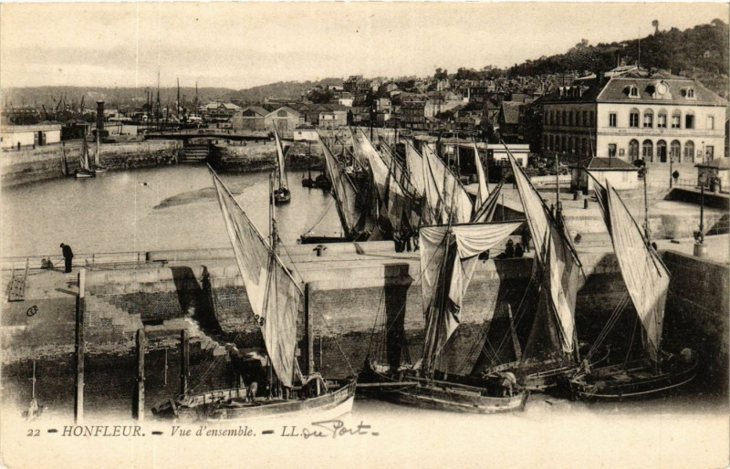 Carte postale ancienne Honfleur - Vue d'ensemble à Honfleur