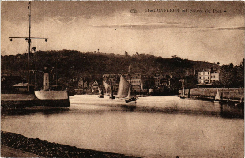 Carte postale ancienne Honfleur - L'Entrée du Port à Honfleur