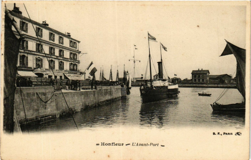 Carte postale ancienne Honfleur - L'Avant-Port à Honfleur