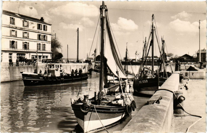 Carte postale ancienne Honfleur Calvados-L'Avant-Port et les bateaux à Honfleur