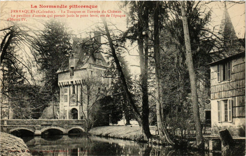 Carte postale ancienne Fervaques-La TouqueSaint-et l'entrée du Chateau à Livarot-Pays-d'Auge