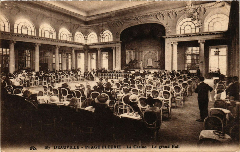 Carte postale ancienne Deauville - Plage Fleurie Le Casino. Le grand Hall à Deauville