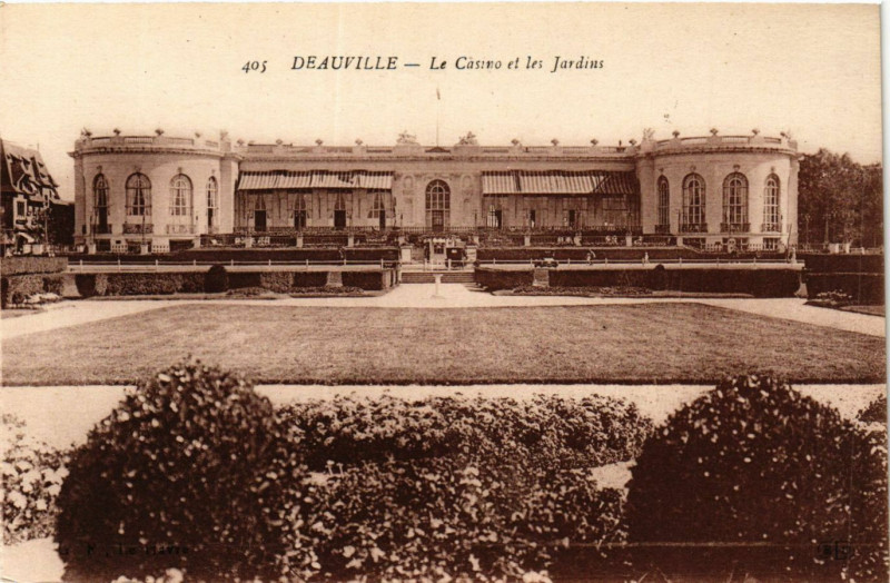 Carte postale ancienne Deauville - Le Casino et les Jardins à Deauville