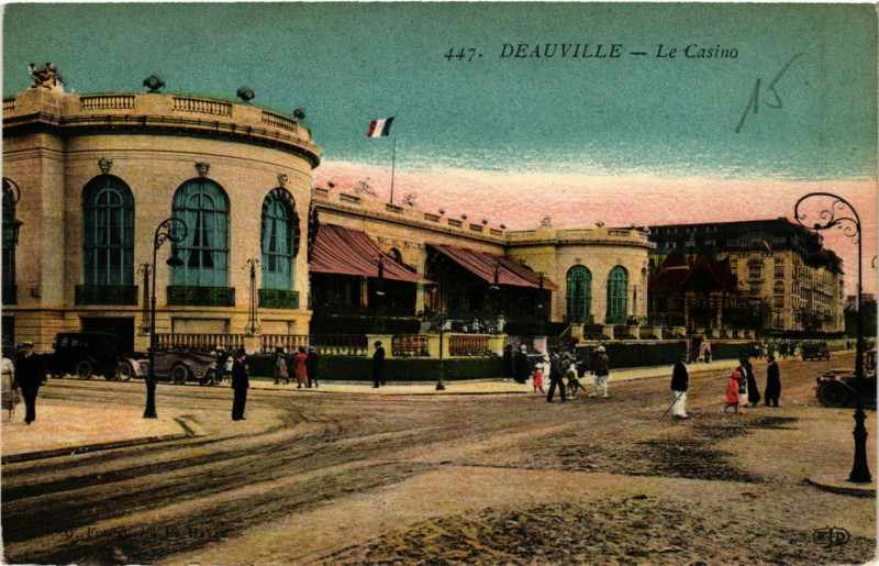 Carte postale ancienne Deauville - Le Casino à Deauville