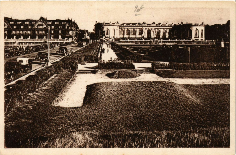 Carte postale ancienne Deauville - La Plage Fleurie Le Casino et le Normandy à Deauville