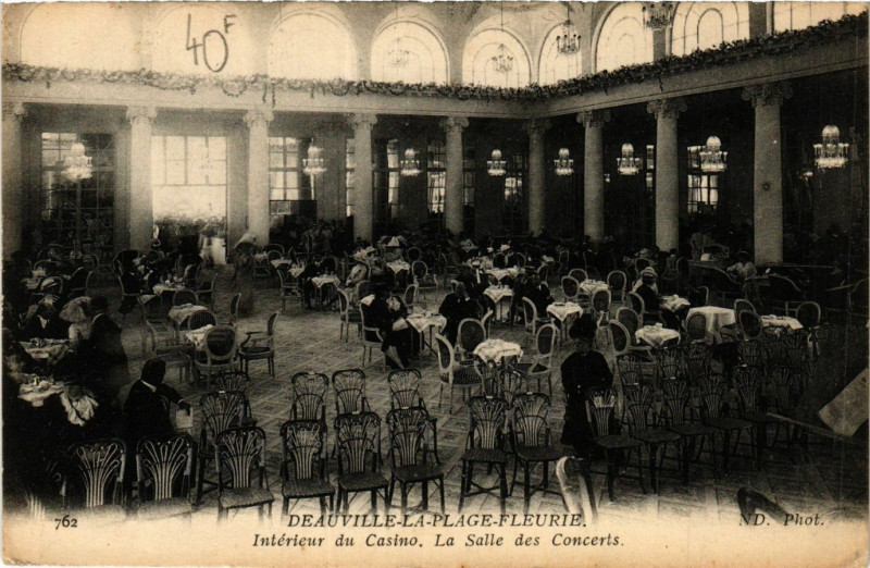 Carte postale ancienne Deauville - La Plage Fleurie Intérieur du Casino. La Salle à Deauville
