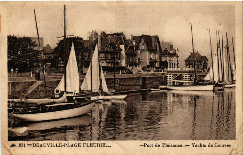 Carte postale ancienne Deauville Plage Fleurie Port de Plaisance. Yachts de Courses à Deauville