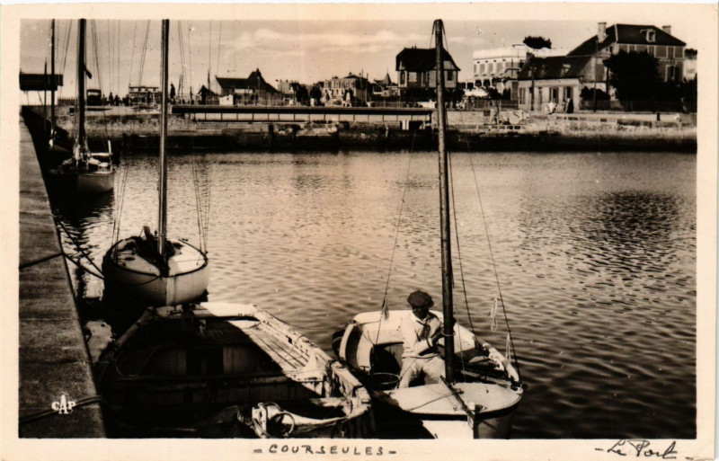 Carte postale ancienne Courseulles - Le Port