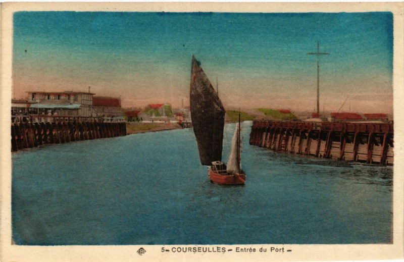 Carte postale ancienne Courseulles - Entrée du Port