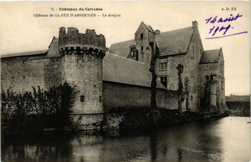 Carte postale ancienne Chateaux du Calvados Chateau de La Fée d'Argouges-Le Donjon